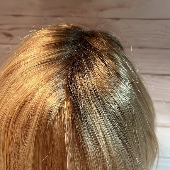 Ombre Blonde flipped Synthetic Wig with Dark Roots Bangs - Picture 3 of 7